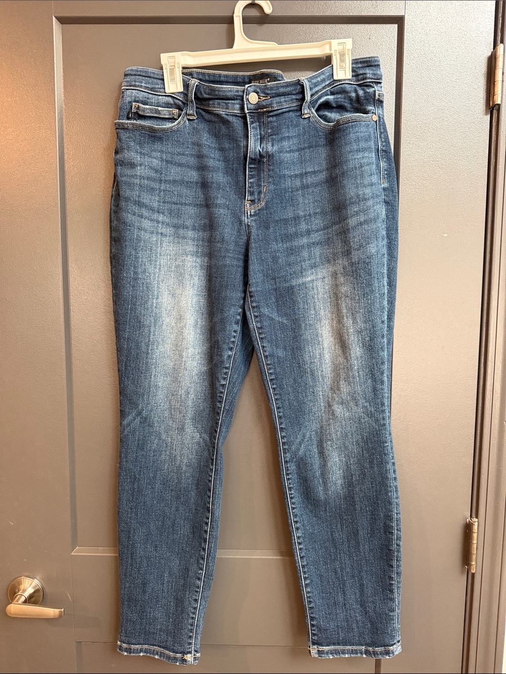 Judy Blue Slim Boyfriend Fit Jeans in Medium Blue Wash Size 15/32